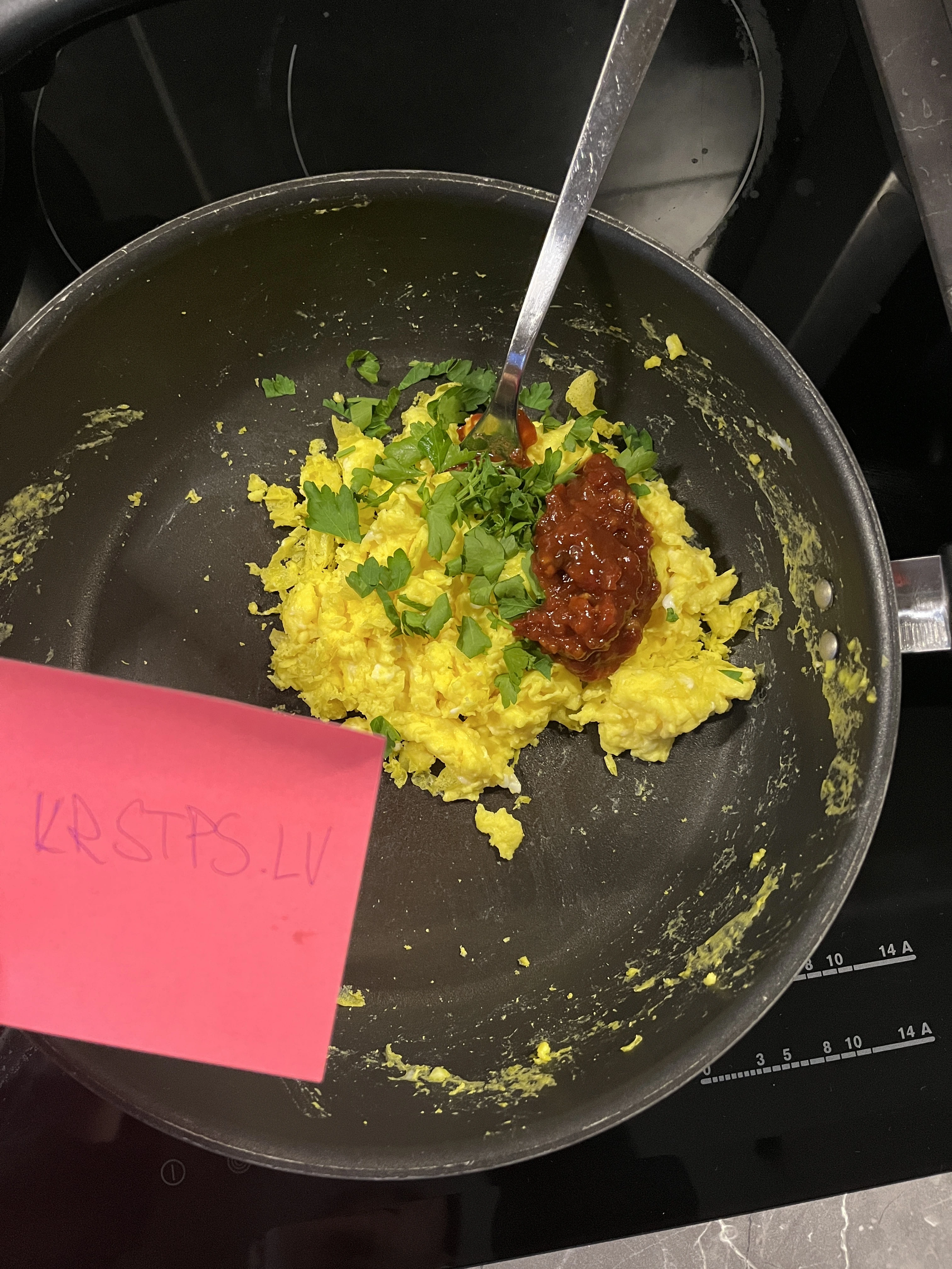 Scrambled eggs ready to eat